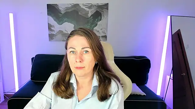 NinnaBrewer online show from April 21, 2026, 3:02 am