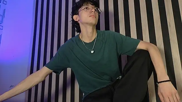 Snapshot of Twink_Sebas7 chatting on July 3, 2026, 12:22 pm Twink Sebas7 online show from July 3, 2026, 12:22 pm