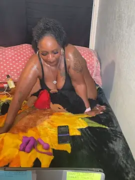 Snapshot of miidnightmonroe chatting on April 12, 2026, 6:18 am miidnightmonroe online show from April 12, 2026, 6:18 am