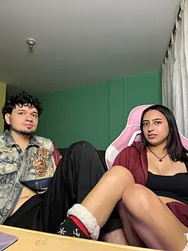 hotlatinocouple   online show from May 15, 2026, 11:23 pm