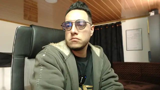 Snapshot of markswitch__ chatting on April 10, 2026, 5:17 pm markswitch online show from April 10, 2026, 5:17 pm