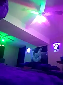 Snapshot of chronic_vibez chatting on April 15, 2026, 7:58 pm chronic vibez online show from April 15, 2026, 7:58 pm