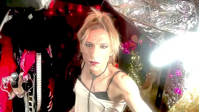 Snapshot of TgirlBrat chatting on June 6, 2026, 8:19 am TgirlBrat online show from June 6, 2026, 8:19 am