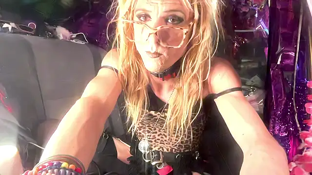 Snapshot of TgirlBrat chatting on June 20, 2026, 7:33 am TgirlBrat online show from June 20, 2026, 7:33 am
