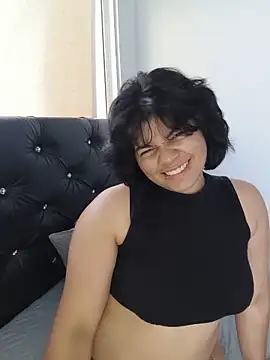 Jenna Greyy  online show from May 19, 2026, 9:43 pm
