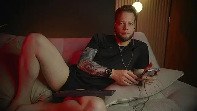 Snapshot of Axxel_Foxx chatting on April 9, 2026, 7:41 pm Axxel Foxx online show from April 9, 2026, 7:41 pm