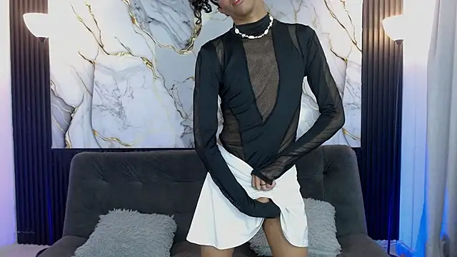 Snapshot of triiangel_latinboy chatting on April 17, 2026, 12:35 am triiangel latinboy online show from April 17, 2026, 12:35 am