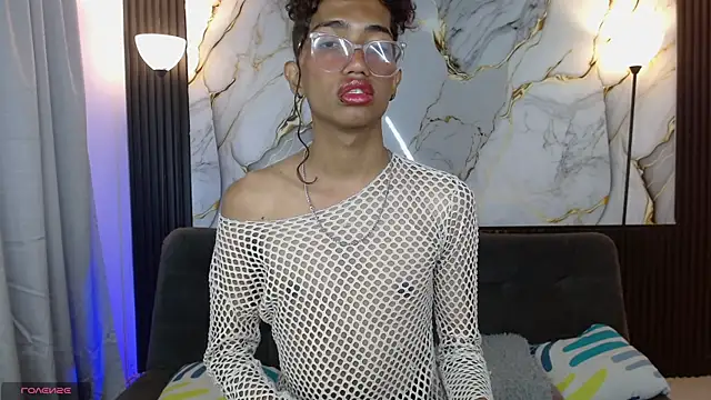 Snapshot of triiangel_latinboy chatting on May 11, 2026, 12:44 pm triiangel latinboy online show from May 11, 2026, 12:44 pm