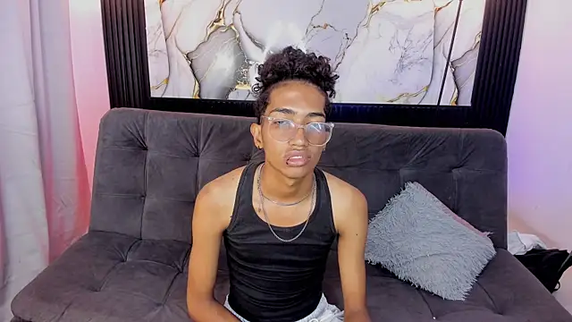 Snapshot of triiangel_latinboy chatting on May 22, 2026, 12:44 pm triiangel latinboy online show from May 22, 2026, 12:44 pm