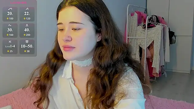 ChloeBlisss online show from June 19, 2026, 4:17 am