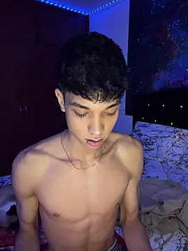 Snapshot of RoughDiamond_ chatting on April 11, 2026, 7:45 am RoughDiamond online show from April 11, 2026, 7:45 am