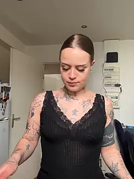 liloutatoou online show from April 21, 2026, 12:44 pm