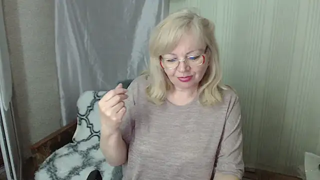 LavandaMay online show from April 28, 2026, 7:08 pm