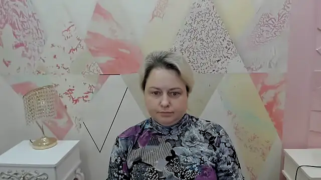 Snapshot of Helty_amo chatting on April 13, 2026, 10:21 am Helty amo online show from April 13, 2026, 10:21 am