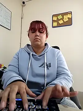 Snapshot of AliceScoot_ chatting on May 9, 2026, 5:18 pm AliceScoot online show from May 9, 2026, 5:18 pm