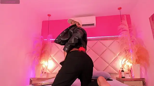 SamyBrownn online show from April 24, 2026, 6:21 pm