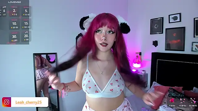 Snapshot of Leah_cherry chatting on April 30, 2026, 11:20 pm Leah cherry online show from April 30, 2026, 11:20 pm