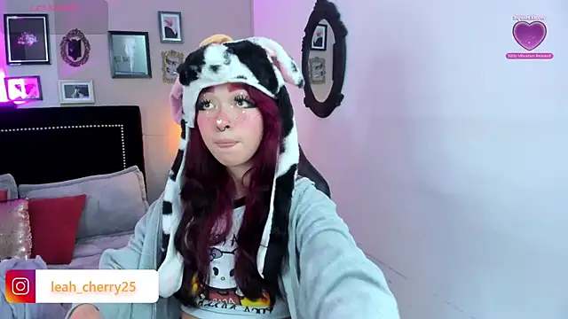 Snapshot of Leah_cherry chatting on May 25, 2026, 8:59 pm Leah cherry online show from May 25, 2026, 8:59 pm