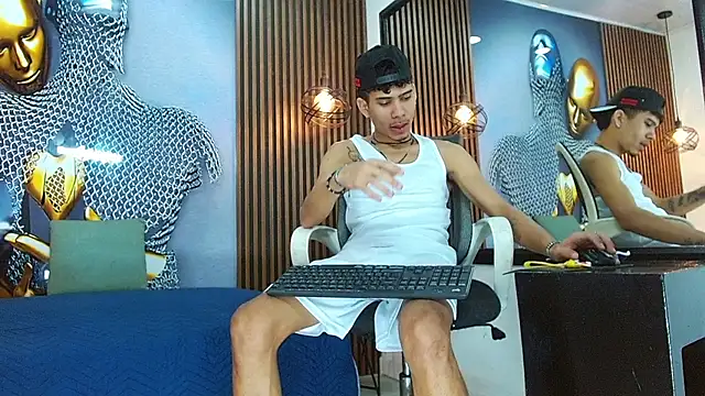 Skinny cute Alyer online show from May 12, 2026, 2:19 am