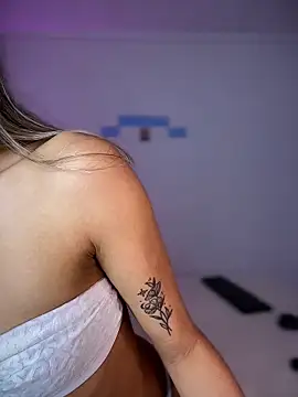 SweetTroubleeX online show from April 16, 2026, 2:40 pm