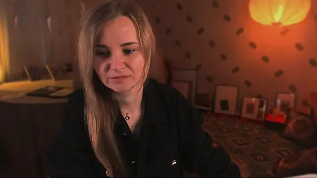 MiaSparkes online show from May 27, 2026, 7:05 am
