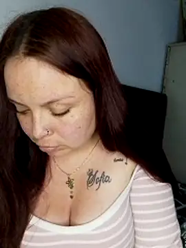 Lina19 93 online show from April 16, 2026, 5:08 am