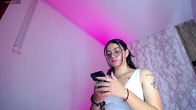 Miss Merlin  online show from April 19, 2026, 4:23 am