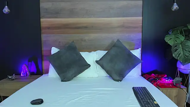 jade spinters online show from July 4, 2026, 7:53 pm