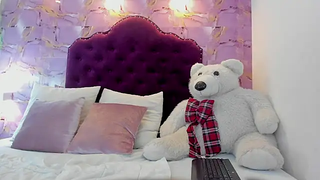 Snapshot of luna_bloomm_ chatting on May 15, 2026, 4:41 am luna bloomm online show from May 15, 2026, 4:41 am