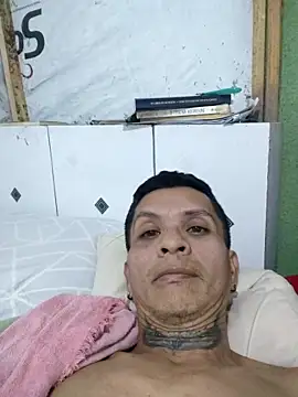 Snapshot of elchamogabotiktok chatting on May 6, 2026, 1:14 am elchamogabotiktok online show from May 6, 2026, 1:14 am