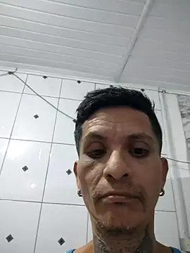 Snapshot of elchamogabotiktok chatting on May 31, 2026, 1:03 am elchamogabotiktok online show from May 31, 2026, 1:03 am