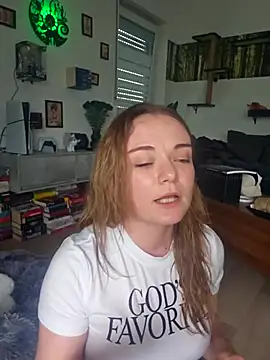 Snapshot of AliceLiddle_ chatting on April 13, 2026, 4:34 pm AliceLiddle online show from April 13, 2026, 4:34 pm