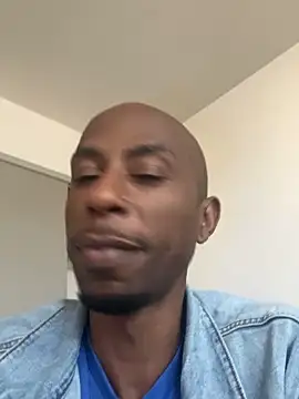 Snapshot of Mrhandsomeazz chatting on May 9, 2026, 12:38 am Mrhandsomeazz online show from May 9, 2026, 12:38 am
