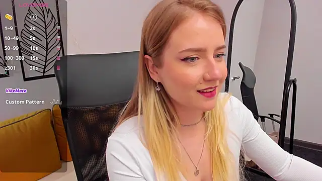 Liacandy  online show from May 4, 2026, 2:29 am