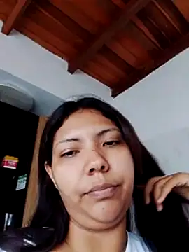 Snapshot of Izel_ chatting on April 17, 2026, 6:11 pm Izel online show from April 17, 2026, 6:11 pm