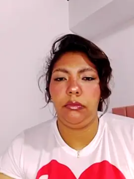 Snapshot of Izel_ chatting on April 30, 2026, 11:20 pm Izel online show from April 30, 2026, 11:20 pm