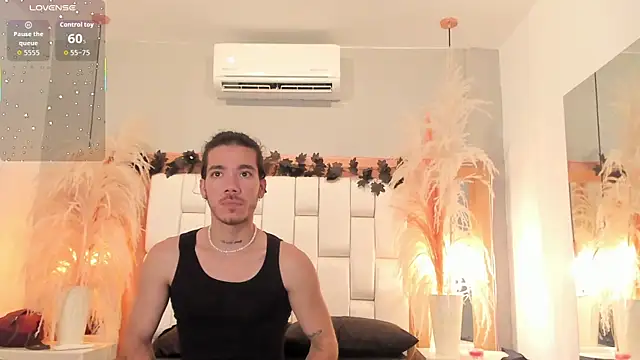 AngeloRoush online show from April 14, 2026, 4:51 am