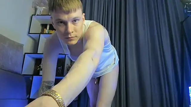 TwinkWhite online show from April 16, 2026, 9:39 pm