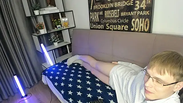 TwinkWhite online show from May 16, 2026, 9:13 pm