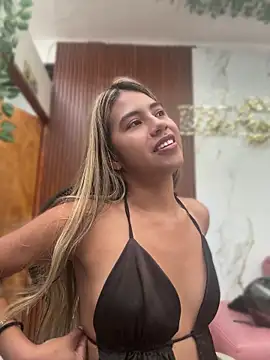 Kimmiebellarie online show from May 11, 2026, 4:04 pm