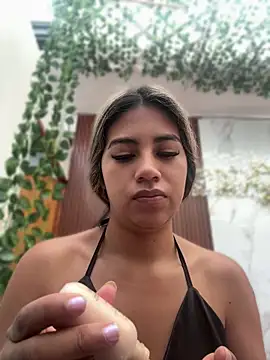 Kimmiebellarie online show from May 20, 2026, 1:28 pm