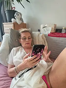 Snapshot of Blond_lady_czech chatting on July 8, 2026, 5:28 pm Blond lady czech online show from July 8, 2026, 5:28 pm