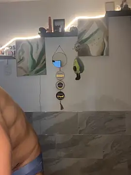 Snapshot of Emcapuchado_Josee chatting on April 13, 2026, 10:04 pm Emcapuchado Josee online show from April 13, 2026, 10:04 pm