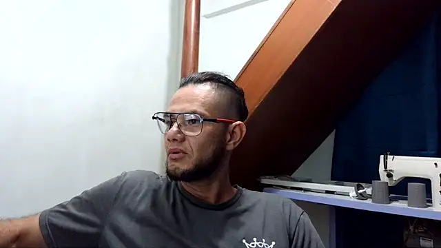 Snapshot of andrew_1520 chatting on February 3, 2026, 2:21 am andrew 1520 online show from February 3, 2026, 2:21 am