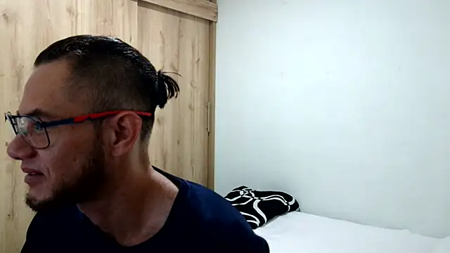 Snapshot of andrew_1520 chatting on February 10, 2026, 12:15 am andrew 1520 online show from February 10, 2026, 12:15 am