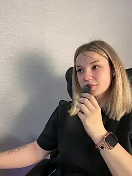 KimEvanss online show from June 28, 2026, 5:57 am