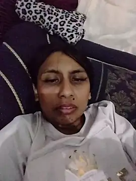 MELIZ QUEEN online show from June 17, 2026, 12:35 am