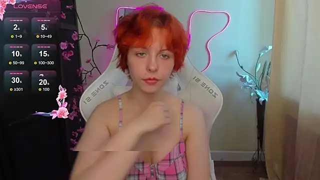 Snapshot of InfernoKitten chatting on June 5, 2026, 6:52 am InfernoKitten online show from June 5, 2026, 6:52 am