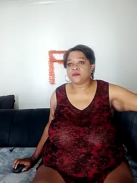 Snapshot of BUSTYQUEEN56_ chatting on April 15, 2026, 2:18 am BUSTYQUEEN56 online show from April 15, 2026, 2:18 am