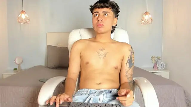 Malakay 18 online show from April 12, 2026, 2:49 am